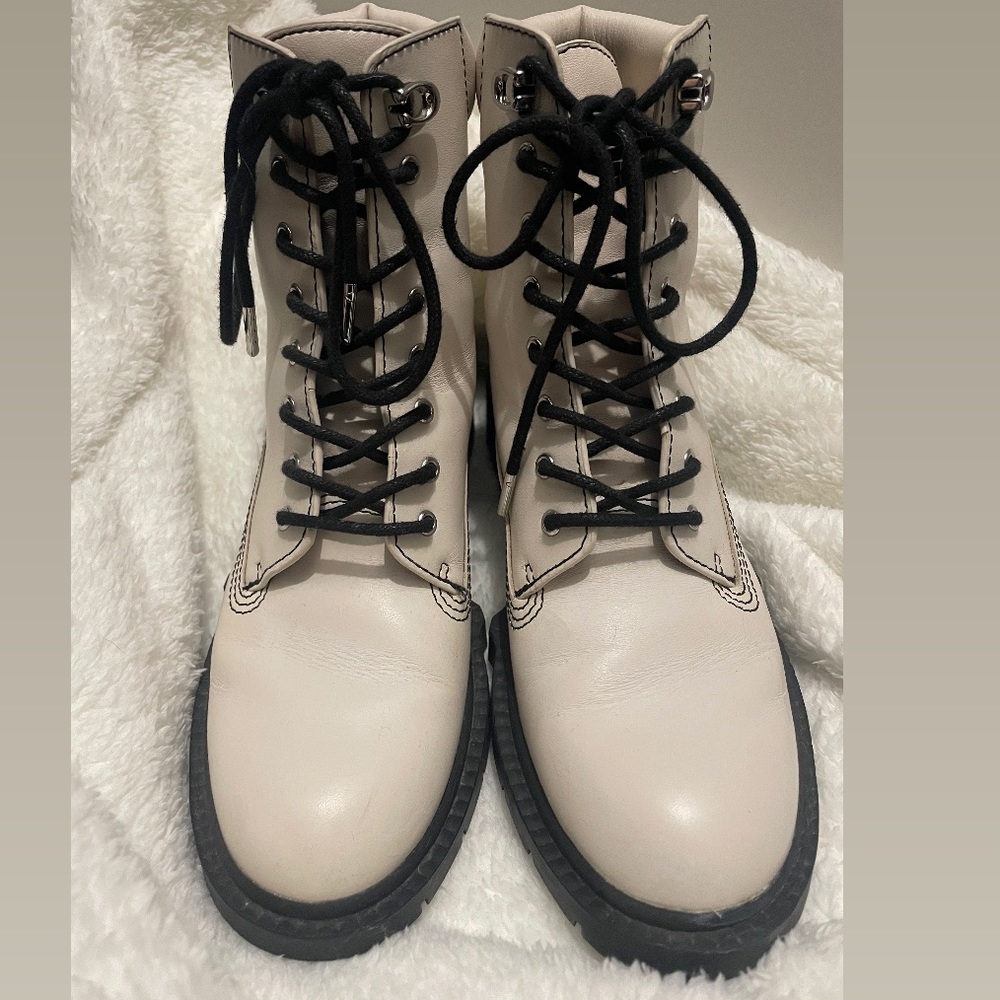 Authentic COACH boots,Very stylish, great durable boots.